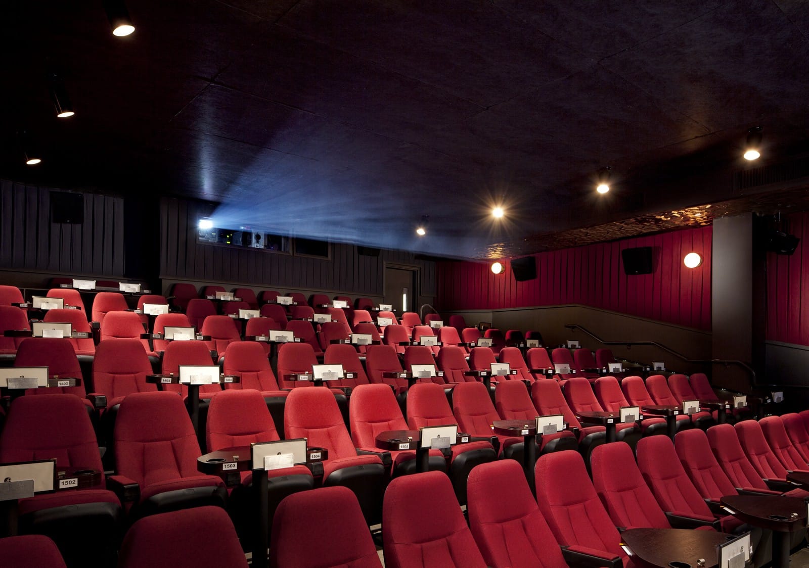movie theaters in delaware